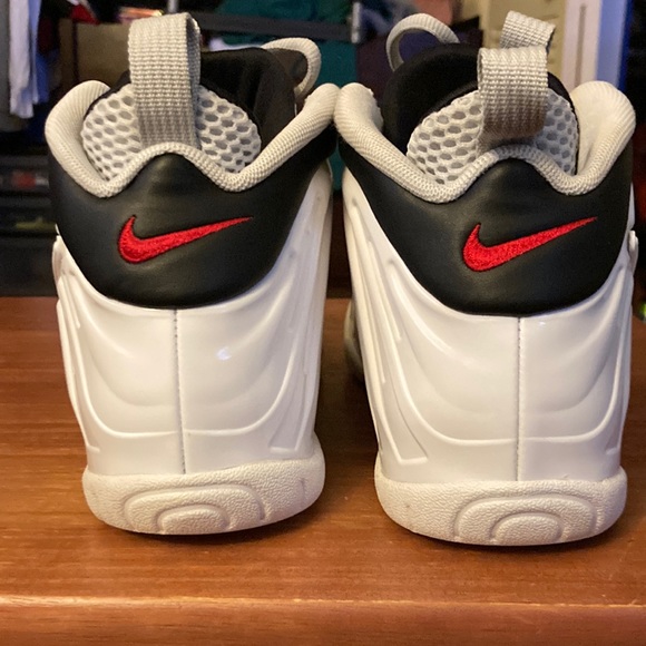 nike foamposite pro white black university red